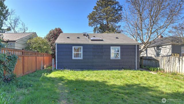 8650 10th Avenue SW, Seattle, WA 98106