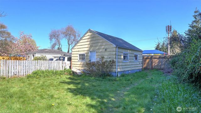 8650 10th Avenue SW, Seattle, WA 98106