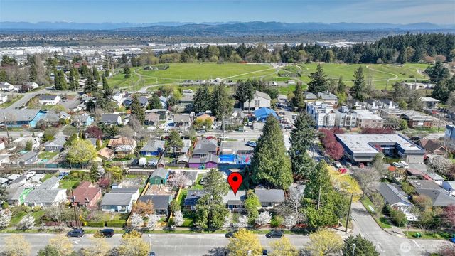 8650 10th Avenue SW, Seattle, WA 98106