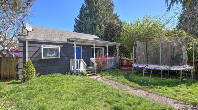 8650 10th Avenue SW, Seattle, WA 98106