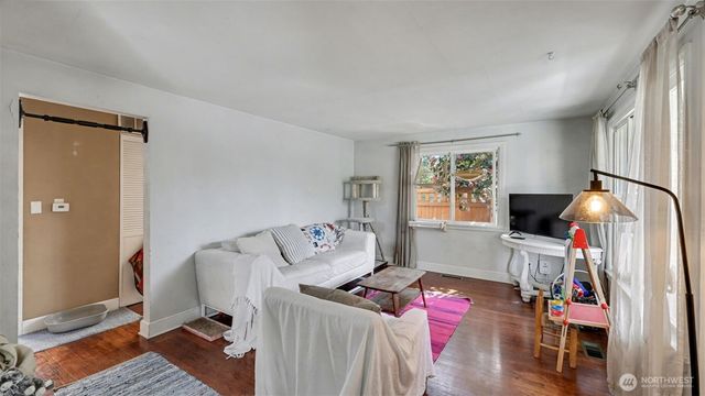 8650 10th Avenue SW, Seattle, WA 98106