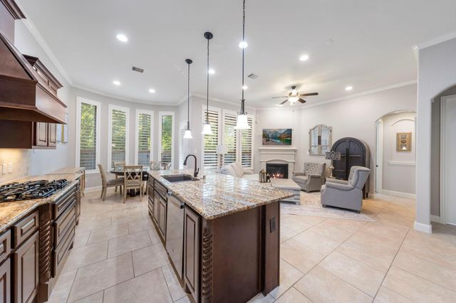 103 S Vershire Circle, Magnolia, TX 77354