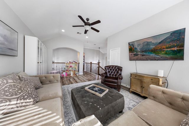 103 S Vershire Circle, Magnolia, TX 77354