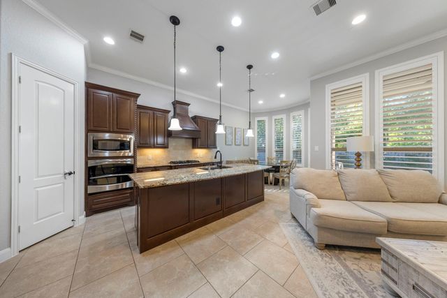 103 S Vershire Circle, Magnolia, TX 77354