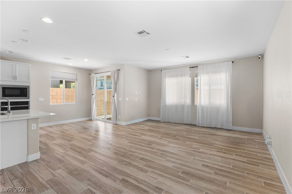 1049 Williamtown Avenue, North Las Vegas, NV 89084 — photo 4