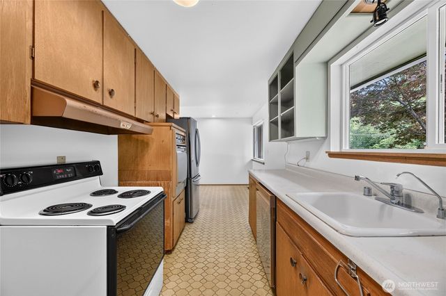 20003 3rd Place SW, Normandy Park, WA 98166