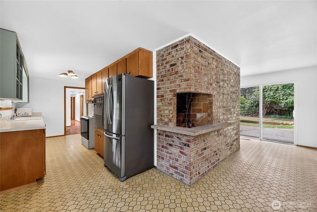 20003 3rd Place SW, Normandy Park, WA 98166