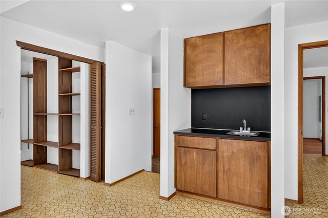 20003 3rd Place SW, Normandy Park, WA 98166