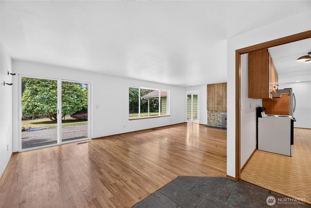 20003 3rd Place SW, Normandy Park, WA 98166