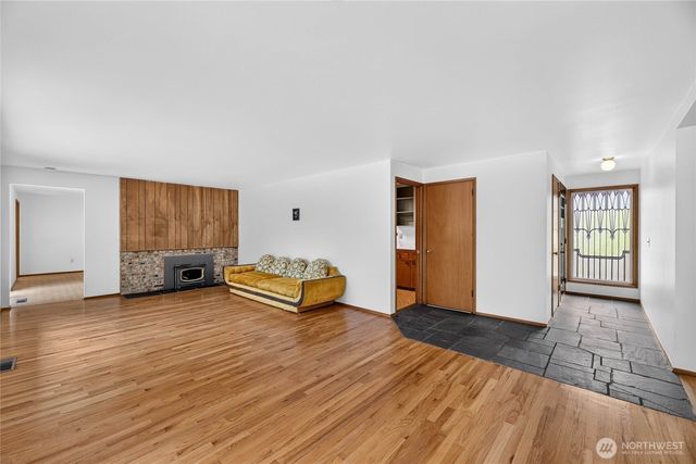 20003 3rd Place SW, Normandy Park, WA 98166