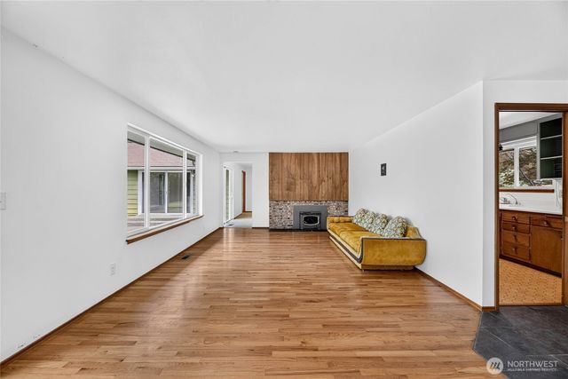 20003 3rd Place SW, Normandy Park, WA 98166