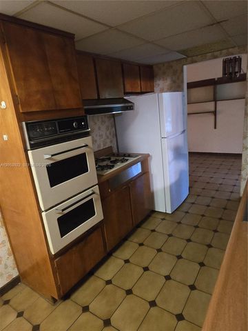 8920 SW 20th St, Miami, FL 33165
