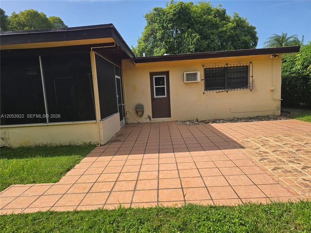 8920 SW 20th St, Miami, FL 33165