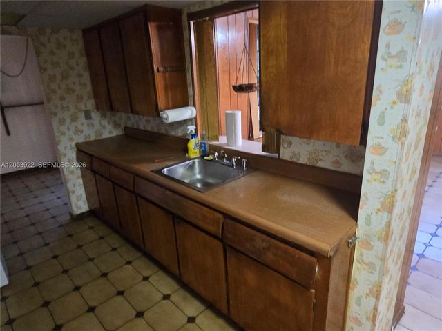 8920 SW 20th St, Miami, FL 33165