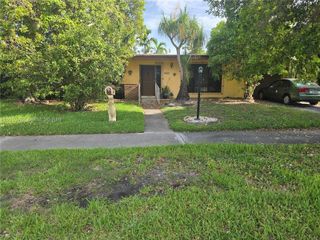 8920 SW 20th St, Miami, FL 33165