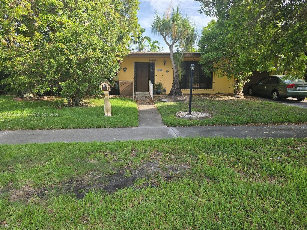 8920 SW 20th St, Miami, FL 33165