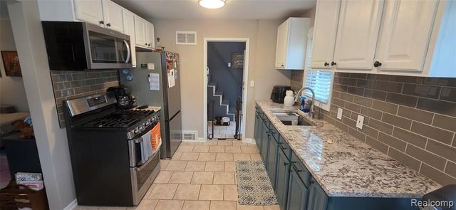2289 Hamata Street, Ferndale, MI 48220