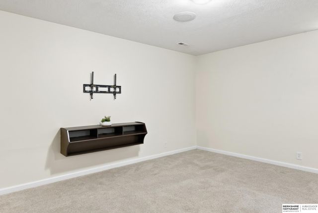 16216 Parker Street, Omaha, NE 68118