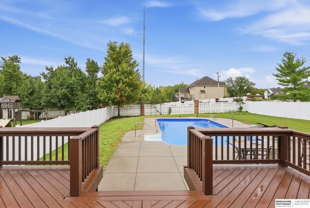 16216 Parker Street, Omaha, NE 68118