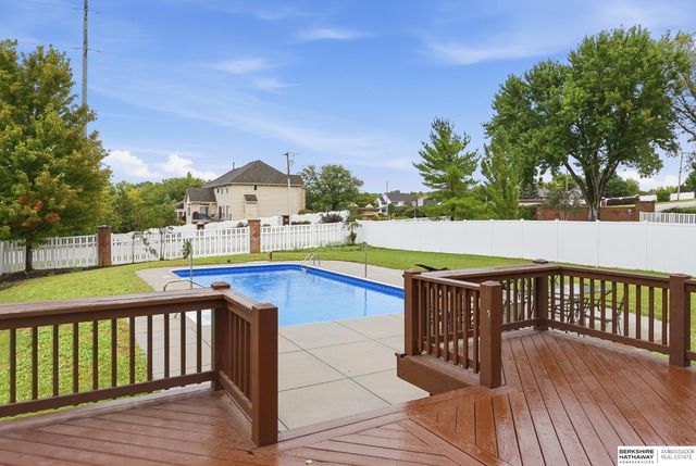 16216 Parker Street, Omaha, NE 68118