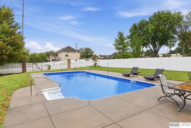 16216 Parker Street, Omaha, NE 68118