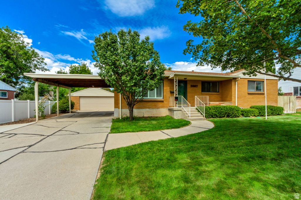 2067 E SAHARA DR, Holladay, UT 84124 — exterior