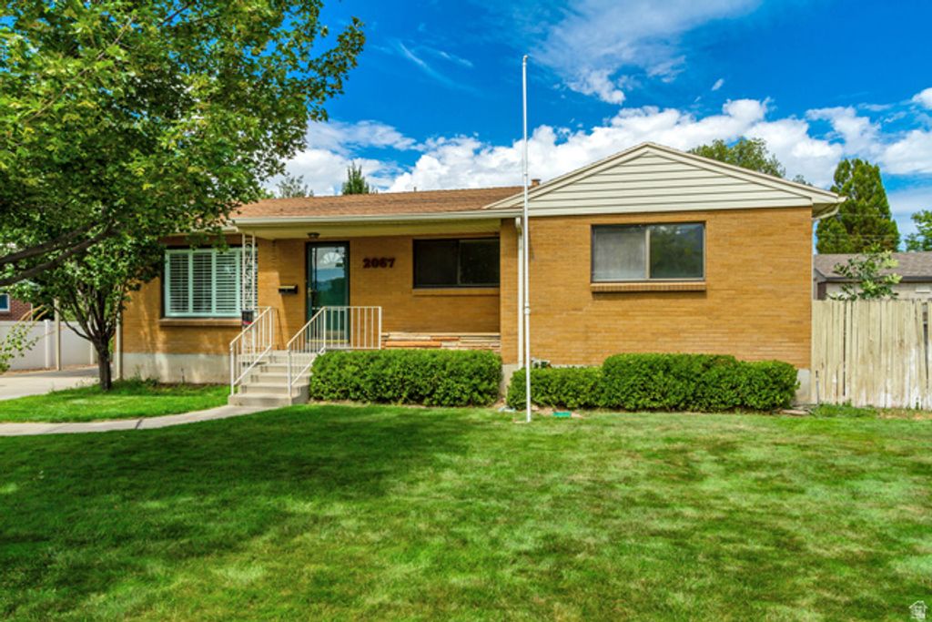 2067 E SAHARA DR, Holladay, UT 84124 — photo 2
