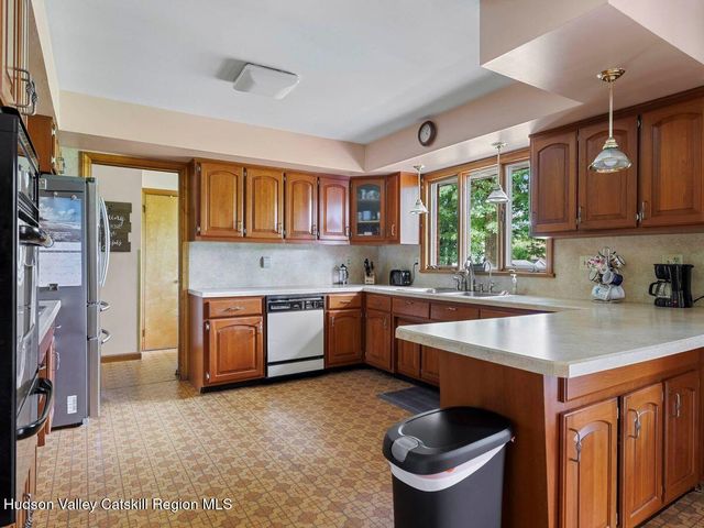 12 Ebel Court, Saugerties, NY 12477