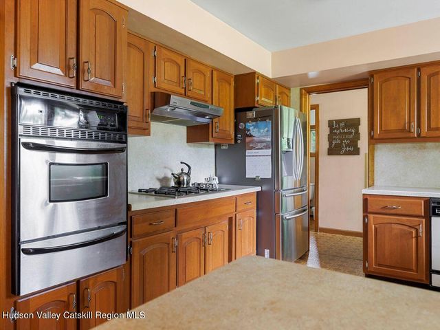 12 Ebel Court, Saugerties, NY 12477