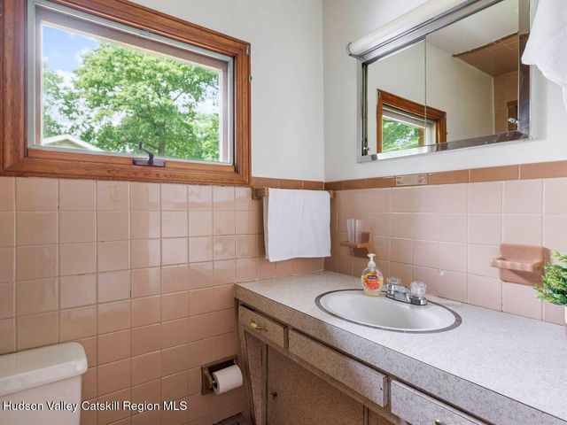 12 Ebel Court, Saugerties, NY 12477