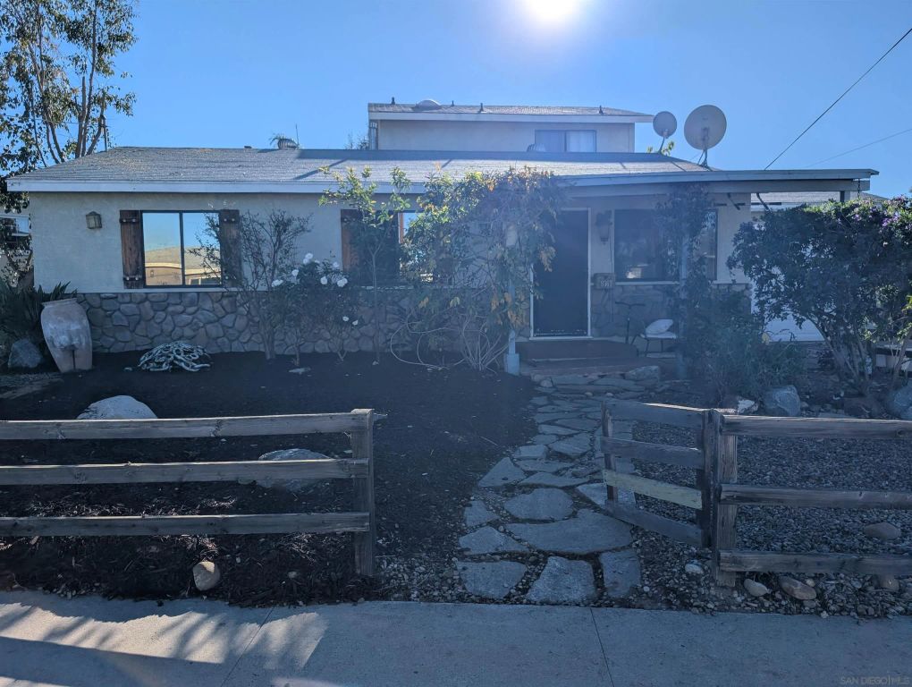 9367 De Camp Dr, La Mesa, CA 91942