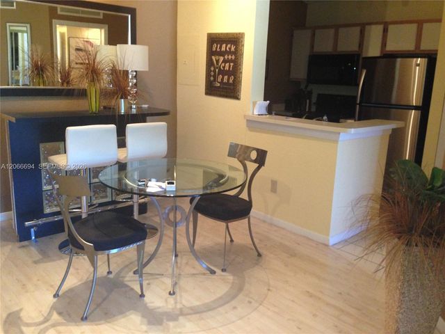 2880 N Oakland Forest Drive 313, Oakland Park, FL 33309