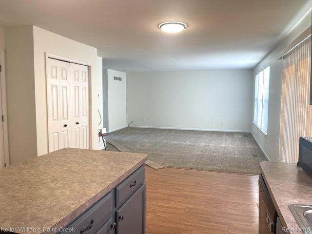 1554 Meadow Ridge Drive, Pontiac, MI 48340