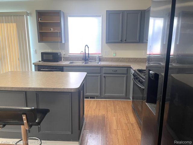 1554 Meadow Ridge Drive, Pontiac, MI 48340