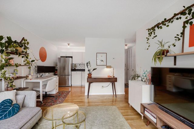 2212 Aldrich Avenue S 202, Minneapolis, MN 55405