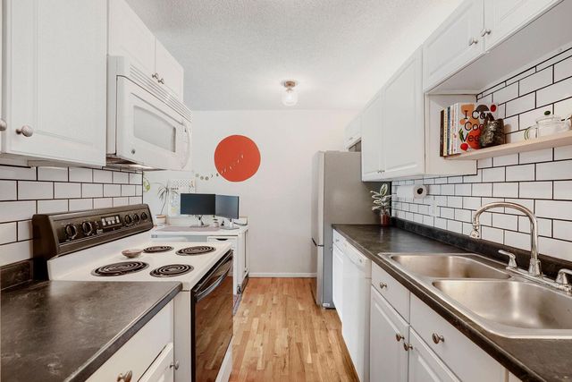 2212 Aldrich Avenue S 202, Minneapolis, MN 55405