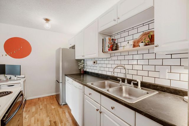 2212 Aldrich Avenue S 202, Minneapolis, MN 55405