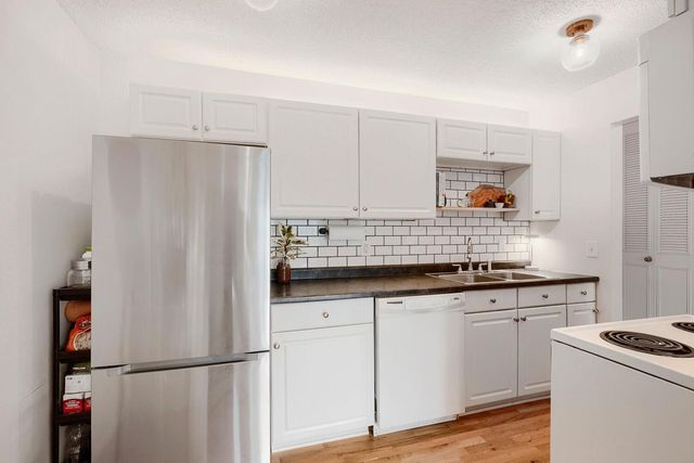 2212 Aldrich Avenue S 202, Minneapolis, MN 55405