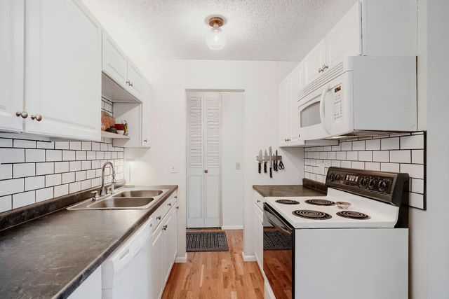 2212 Aldrich Avenue S 202, Minneapolis, MN 55405