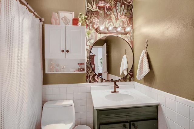 2212 Aldrich Avenue S 202, Minneapolis, MN 55405