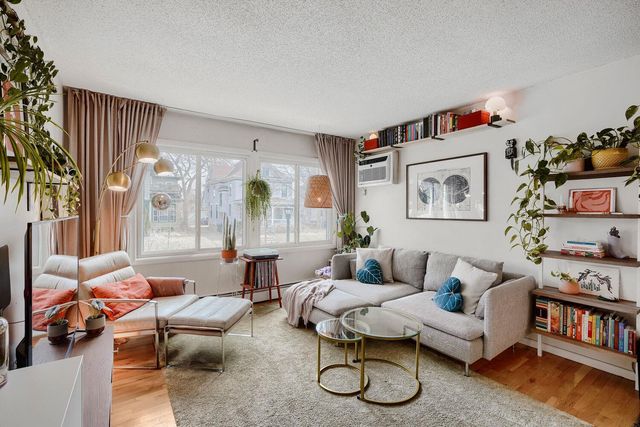 2212 Aldrich Avenue S 202, Minneapolis, MN 55405