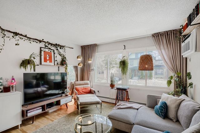 2212 Aldrich Avenue S 202, Minneapolis, MN 55405