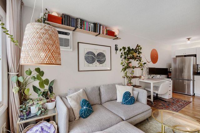 2212 Aldrich Avenue S 202, Minneapolis, MN 55405