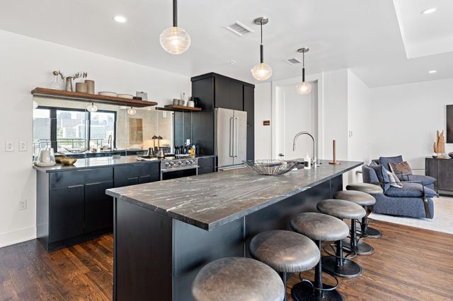 601 Madison St Apt 210, Nashville, TN 37208