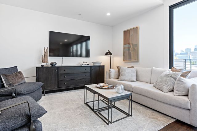 601 Madison St Apt 210, Nashville, TN 37208