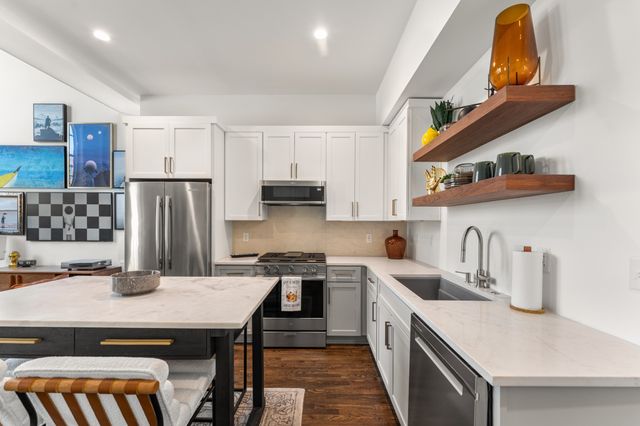601 Madison St Apt 210, Nashville, TN 37208