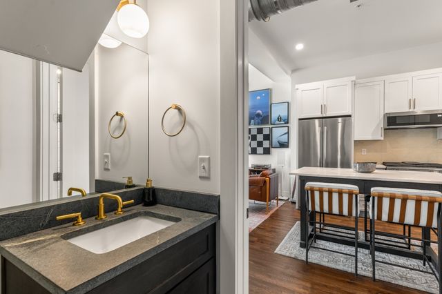 601 Madison St Apt 210, Nashville, TN 37208
