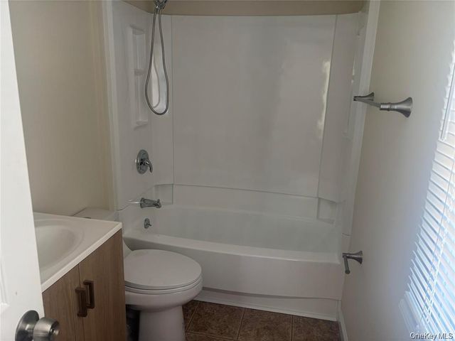 215 Lakewood Street E, Patchogue, NY 11772