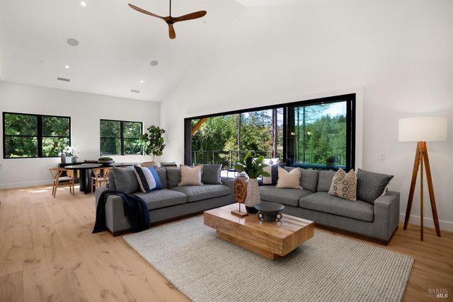 573 Wagnon Rd, Sebastopol, CA 95472