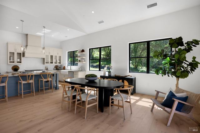 573 Wagnon Rd, Sebastopol, CA 95472